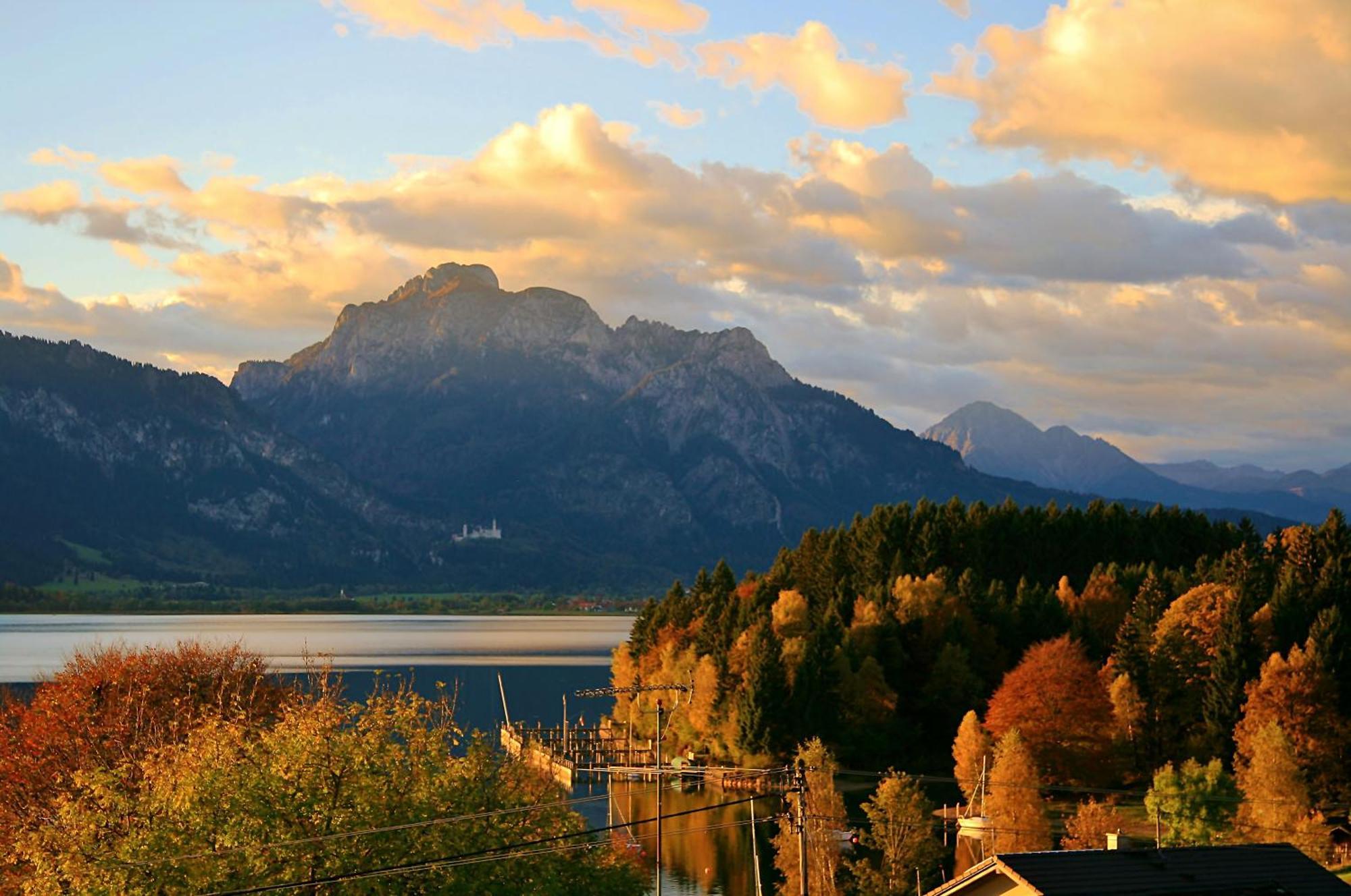 Seehotel Und Appartements Schnoeller Rieden am Forggensee Exterior photo