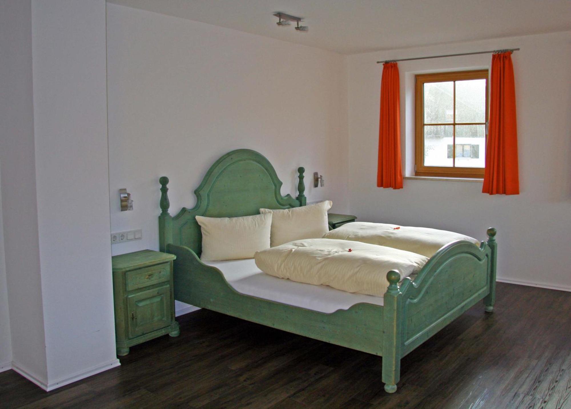 Seehotel Und Appartements Schnoeller Rieden am Forggensee Room photo