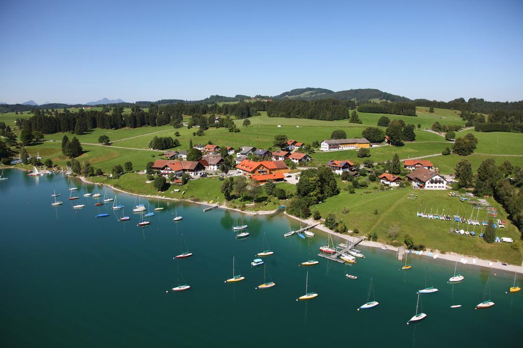 Seehotel Und Appartements Schnoeller Rieden am Forggensee Exterior photo